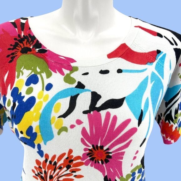 JOSEPH A COLORFUL FLORAL PRINT SHORT SLEEVE SWEATER - XL - Picture 3 of 4